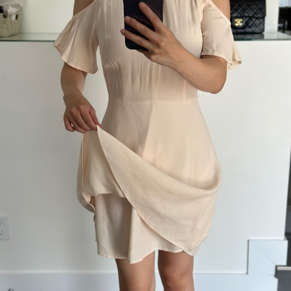 Dynamite Cream Flowy Cold Shoulder Dress S - Picture 3 of 4